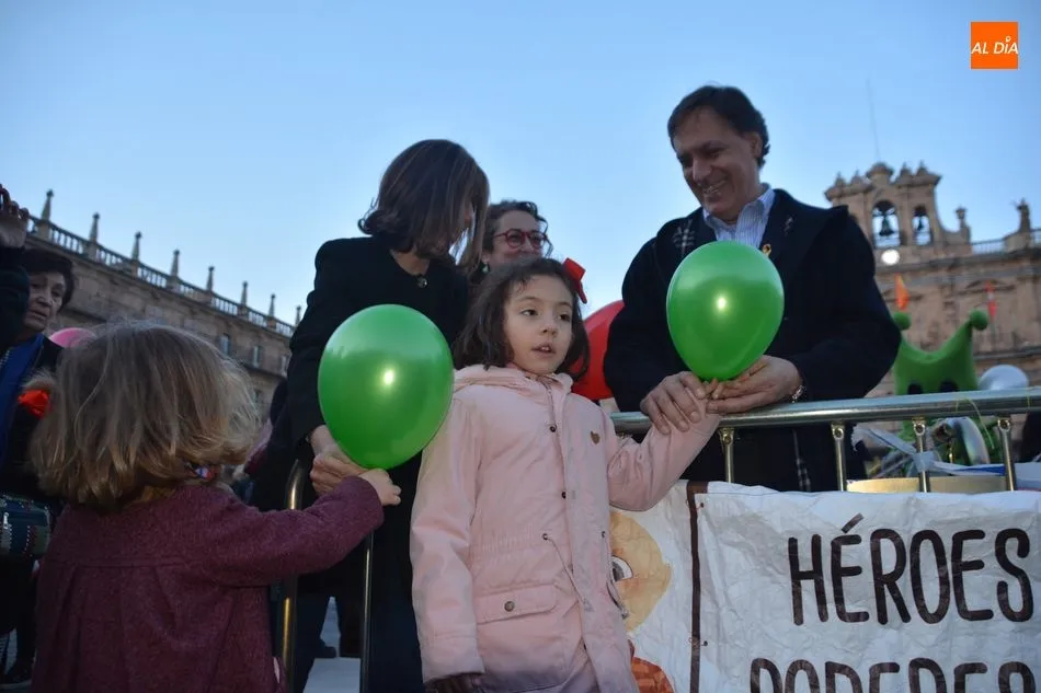 Foto 10 - Salamanca muestra su solidaridad con los ni&ntilde;os con c&aacute;ncer  