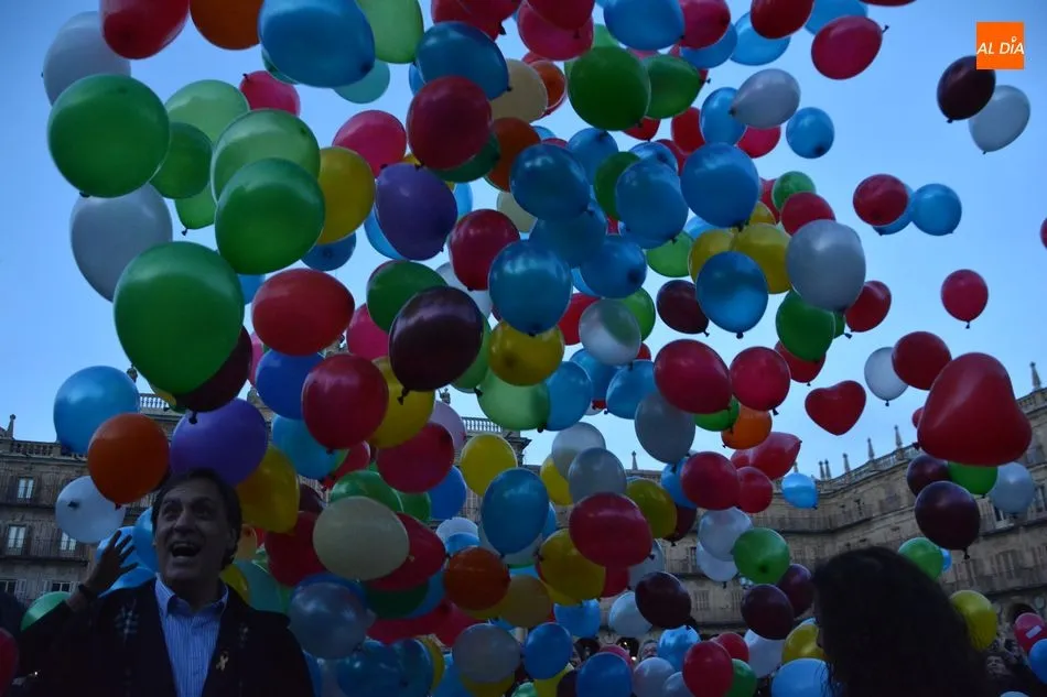 Foto 9 - Salamanca muestra su solidaridad con los ni&ntilde;os con c&aacute;ncer  