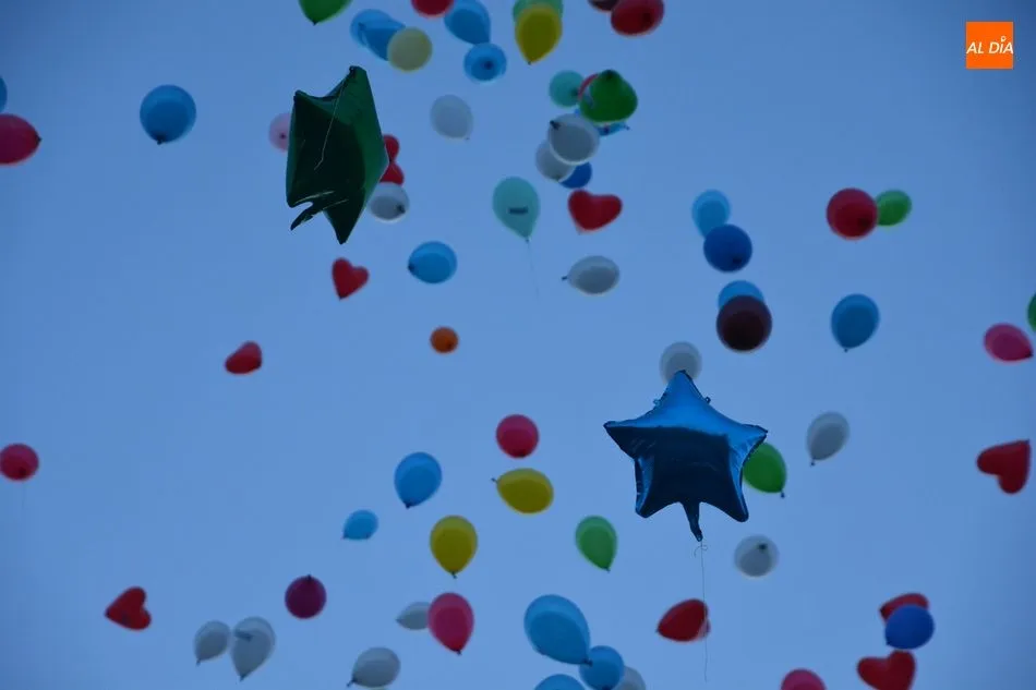 Foto 8 - Salamanca muestra su solidaridad con los ni&ntilde;os con c&aacute;ncer  