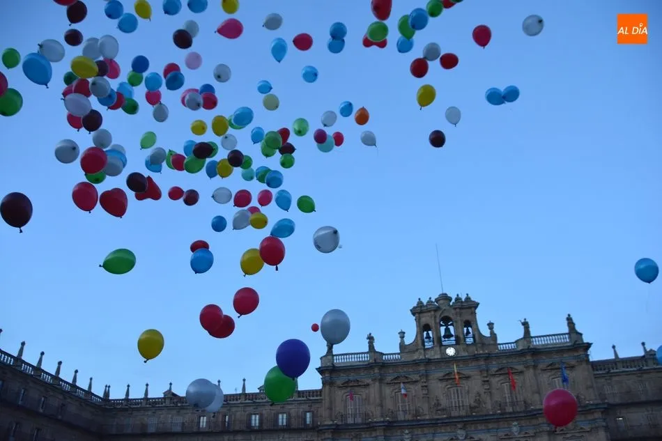 Foto 7 - Salamanca muestra su solidaridad con los ni&ntilde;os con c&aacute;ncer  