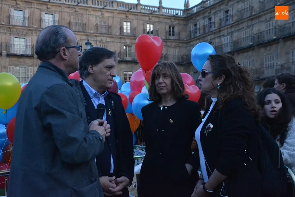 Foto 6 - Salamanca muestra su solidaridad con los ni&ntilde;os con c&aacute;ncer  