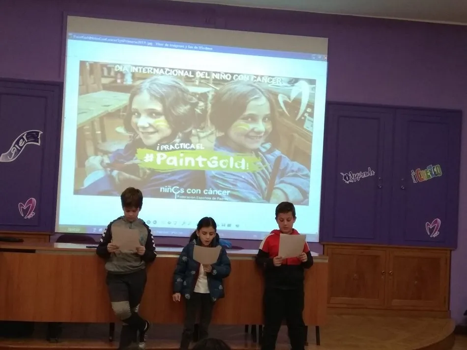 Foto 8 - El colegio Marista se une al &lsquo;Paintgold&rsquo; con motivo del D&iacute;a Internacional del Ni&ntilde;o con C&aacute;ncer