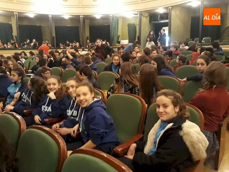 Alumnos del San Juan Bosco en el teatro