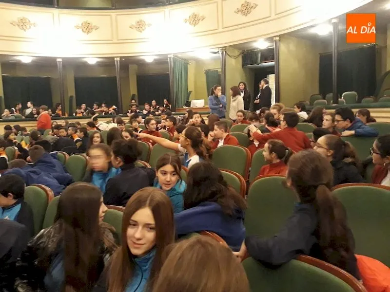 Foto 2 - El programa &lsquo;Los escolares van al teatro&rsquo; acerca al Liceo a los alumnos del San Juan Bosco
