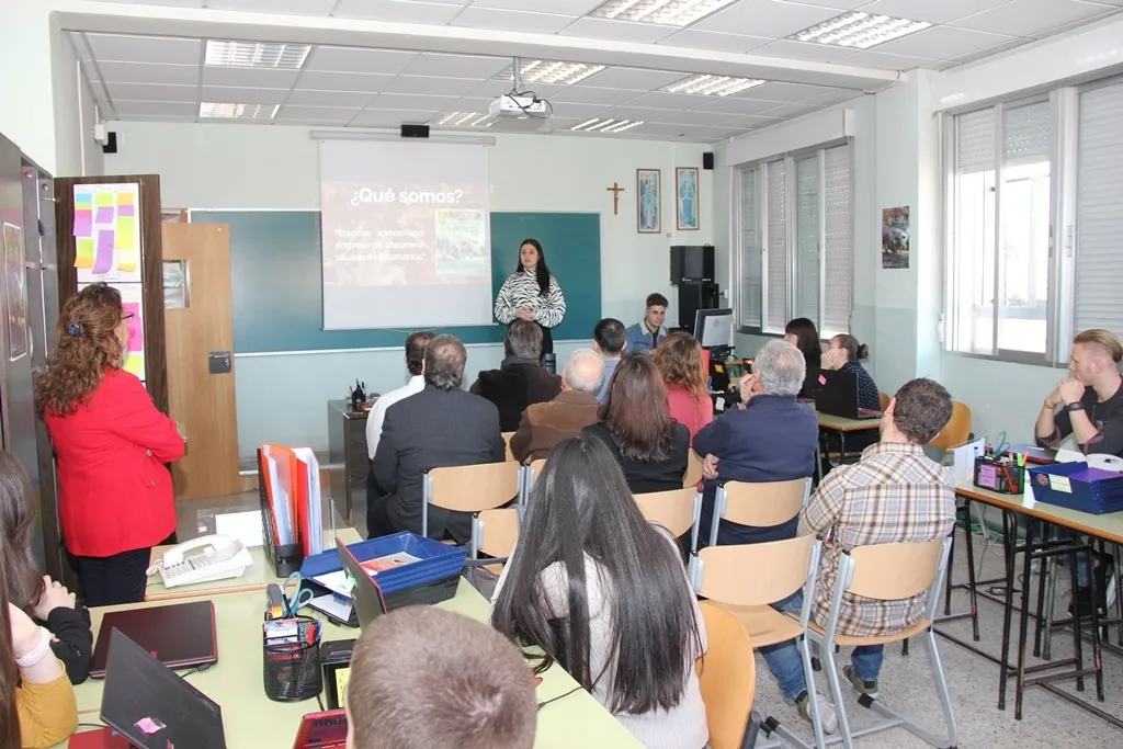 Foto 2 - Chaciner&iacute;as D&iacute;az apadrina la FP de Salesianos Pizarrales