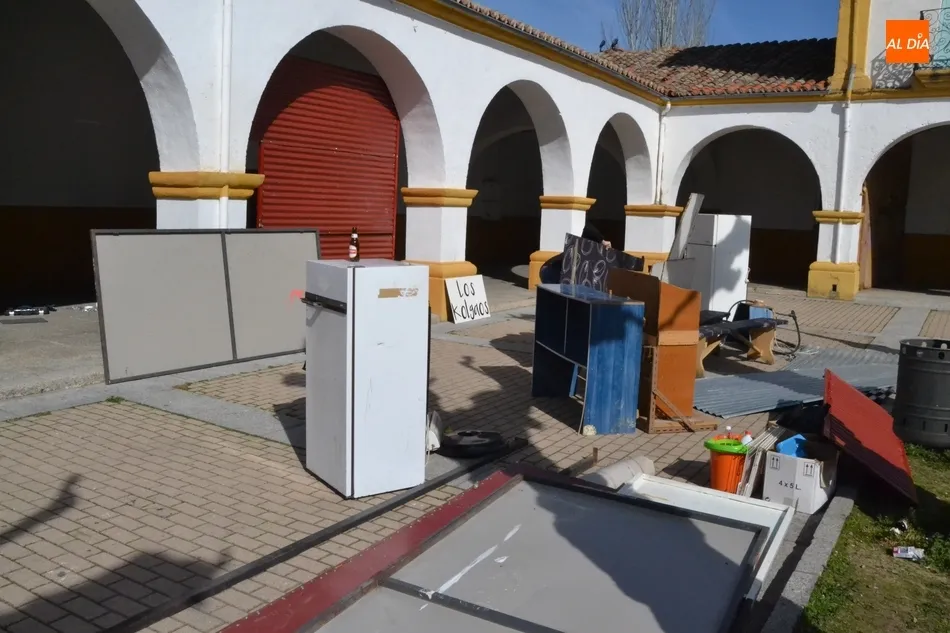 Foto 5 - Los Kolgaos abren el montaje de las casetas de la Plazuela del Buen Alcalde  
