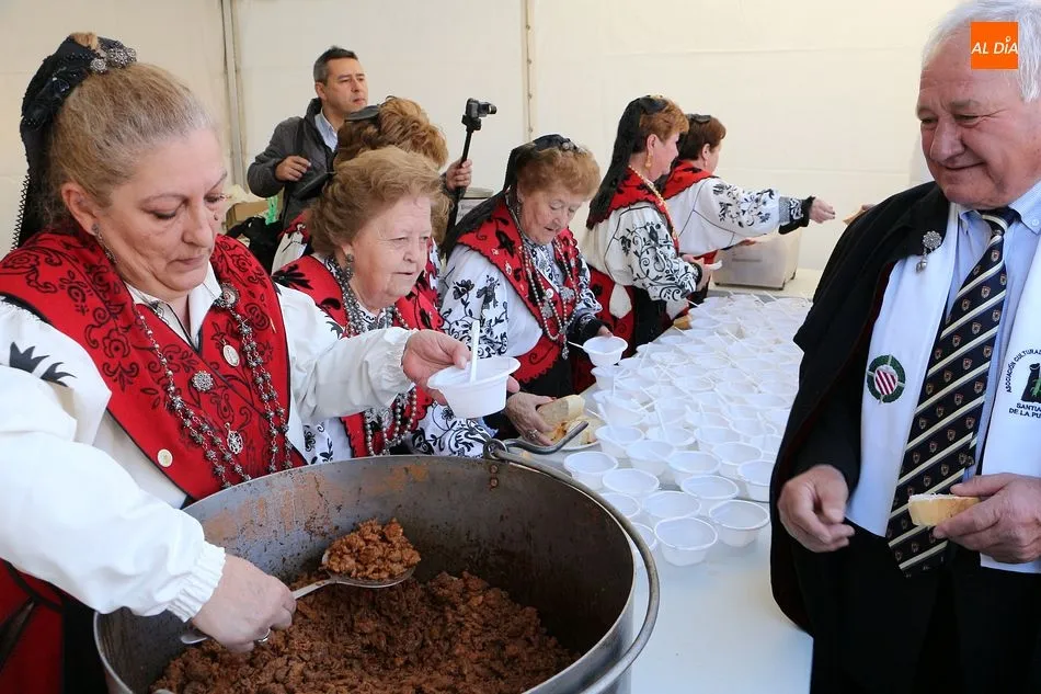 Foto 3 - Homenaje a la capa espa&ntilde;ola en la calurosa matanza de Guijuelo