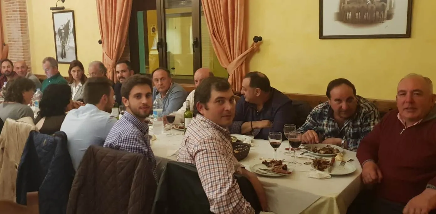 Foto 2 - La Asociaci&oacute;n Charra del Caballo se va de cena precarnavalera  