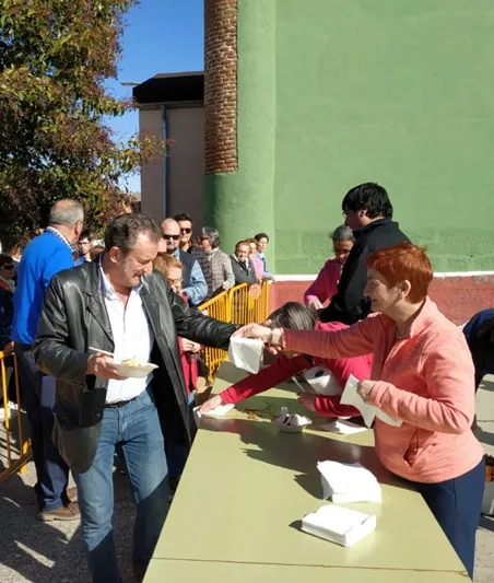 Foto 7 - Tradici&oacute;n, sabor y buen ambiente durante la ya consolidada V Matanza Tradicional de Macotera