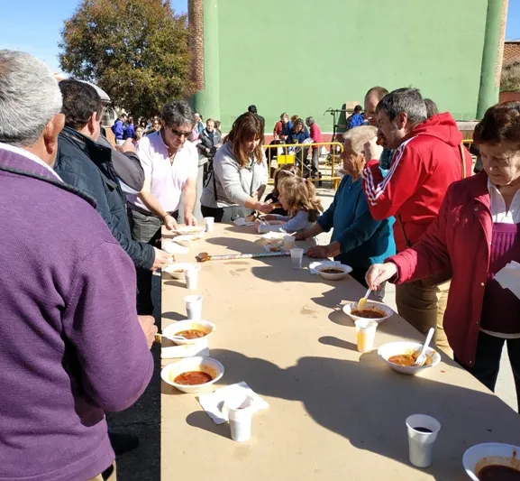 Foto 6 - Tradici&oacute;n, sabor y buen ambiente durante la ya consolidada V Matanza Tradicional de Macotera