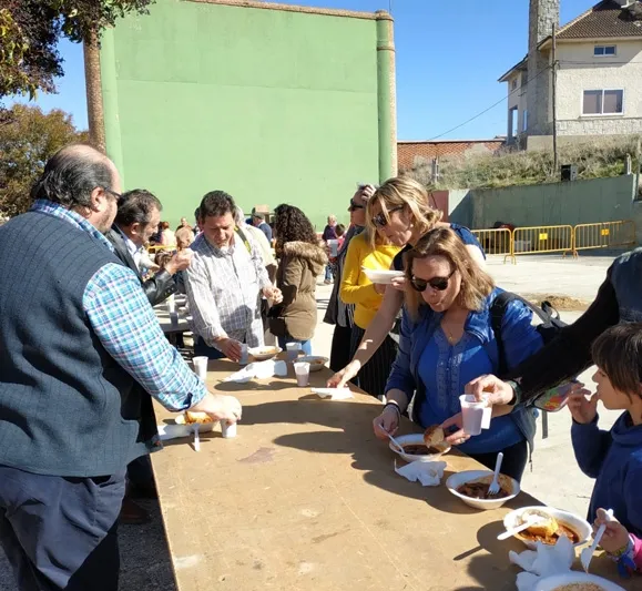 Foto 5 - Tradici&oacute;n, sabor y buen ambiente durante la ya consolidada V Matanza Tradicional de Macotera