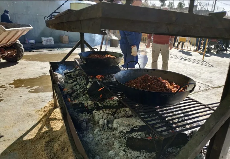 Foto 4 - Tradici&oacute;n, sabor y buen ambiente durante la ya consolidada V Matanza Tradicional de Macotera