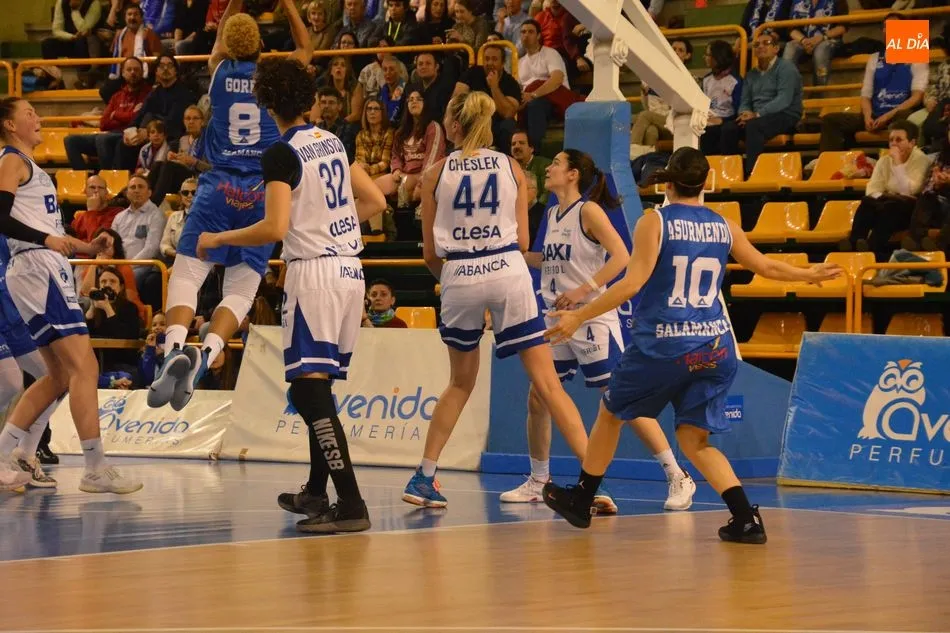 Foto 10 - El Perfumer&iacute;as Avenida manda un aviso para la Copa de la Reina tras una exhibici&oacute;n ante el Uni...