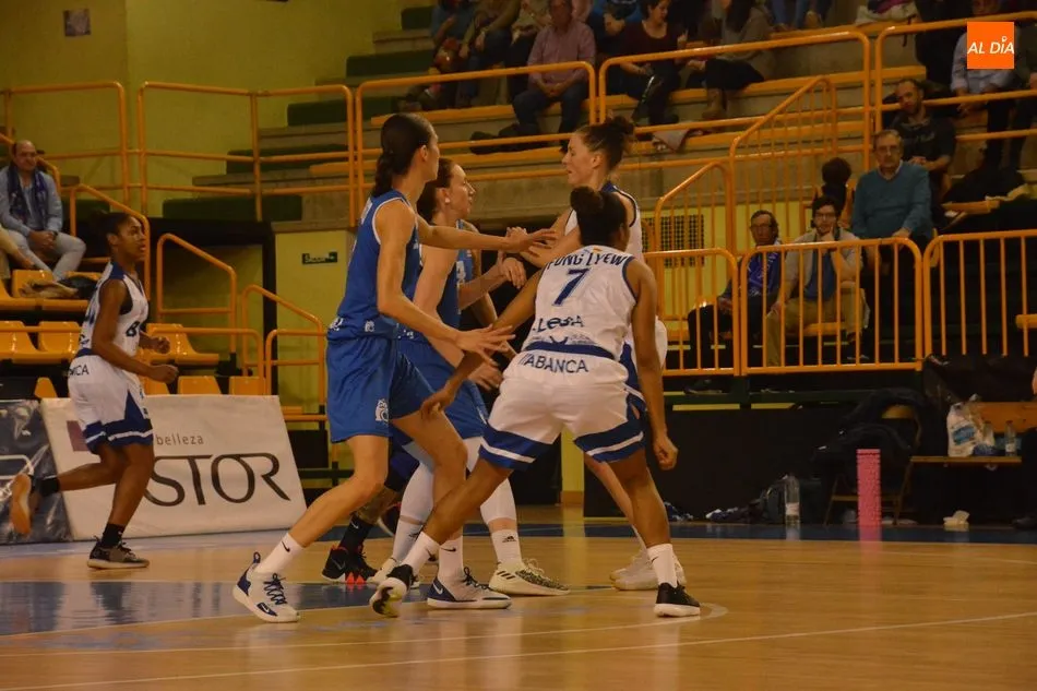 Foto 3 - El Perfumer&iacute;as Avenida manda un aviso para la Copa de la Reina tras una exhibici&oacute;n ante el Uni...