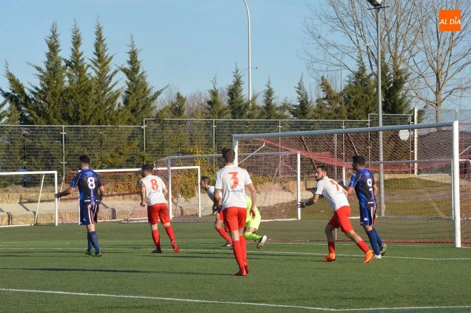 Foto 10 - El Zamora se lleva los tres puntos del Alfonso San Casto en una victoria con aroma salmantino (0-2)