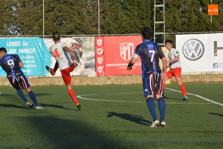 Foto 7 - El Zamora se lleva los tres puntos del Alfonso San Casto en una victoria con aroma salmantino (0-2)