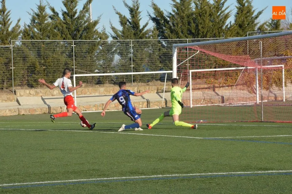 Foto 5 - El Zamora se lleva los tres puntos del Alfonso San Casto en una victoria con aroma salmantino (0-2)
