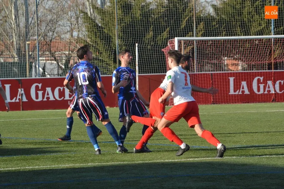 Foto 3 - El Zamora se lleva los tres puntos del Alfonso San Casto en una victoria con aroma salmantino (0-2)
