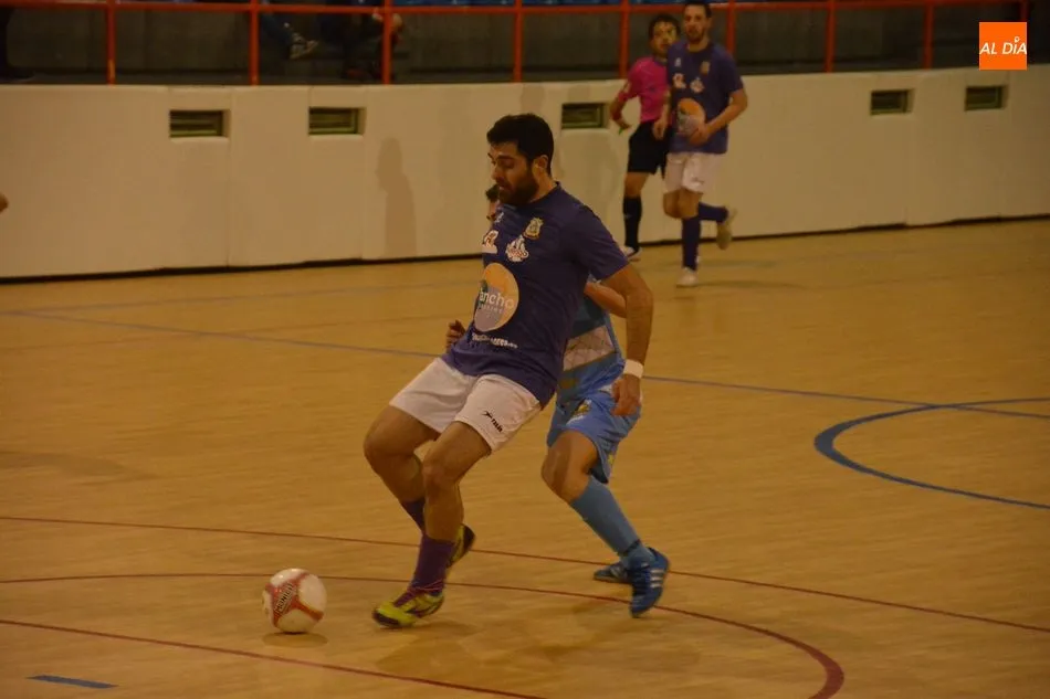 Foto 9 - El Salamanca F&uacute;tbol Sala golea con comodidad a La Ba&ntilde;eza (11-2)