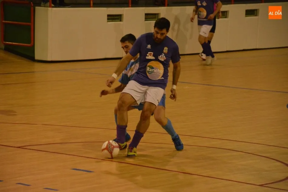 Foto 8 - El Salamanca F&uacute;tbol Sala golea con comodidad a La Ba&ntilde;eza (11-2)