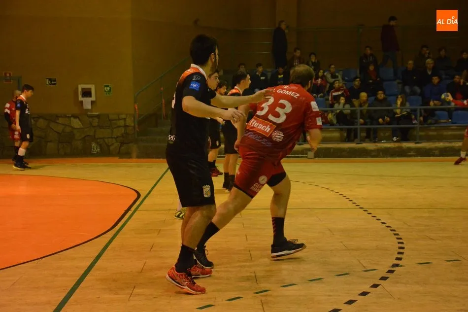 Foto 7 - El Ciudad de Salamanca&nbsp;cae ante el BM Sanse en un partido muy apretado (23-25)