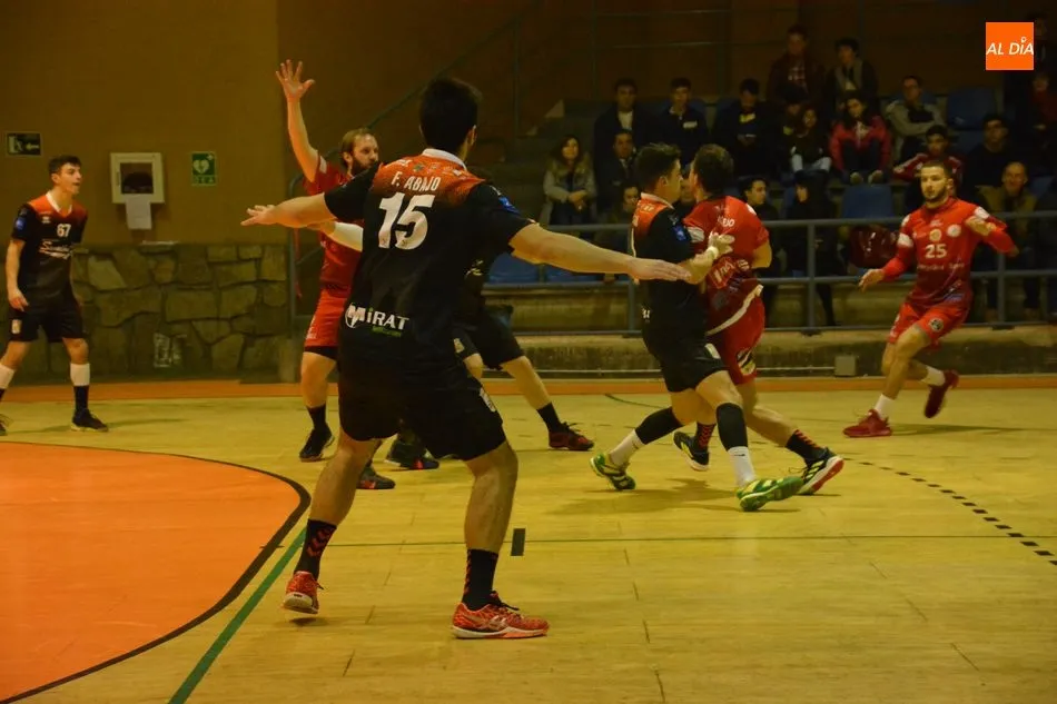 Foto 6 - El Ciudad de Salamanca&nbsp;cae ante el BM Sanse en un partido muy apretado (23-25)