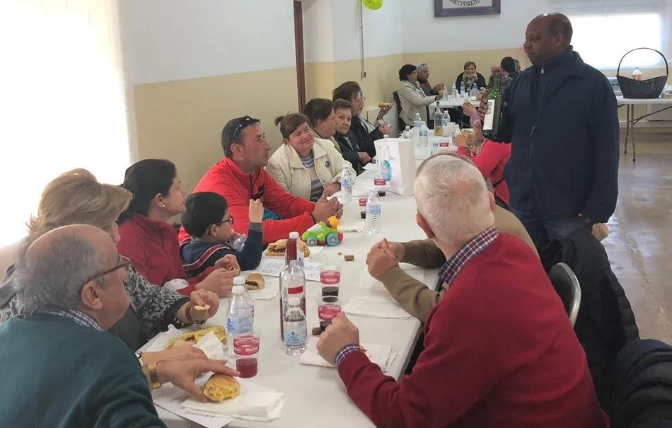 Foto 10 - Los vecinos de Barruecopardo celebran el &lsquo;bocata solidario&rsquo;  