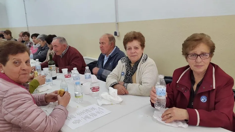 Foto 4 - Los vecinos de Barruecopardo celebran el &lsquo;bocata solidario&rsquo;  