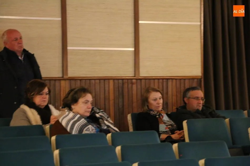 Foto 11 - Brillante charla de la historiadora Nuria Corral en Villarino sobre la historia de La Raya  