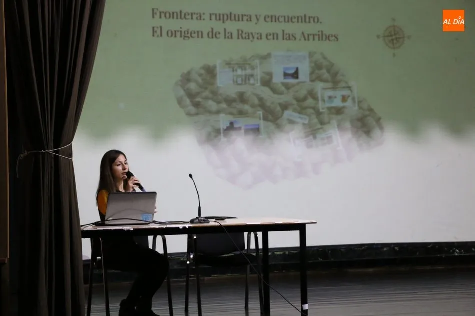 Foto 6 - Brillante charla de la historiadora Nuria Corral en Villarino sobre la historia de La Raya  