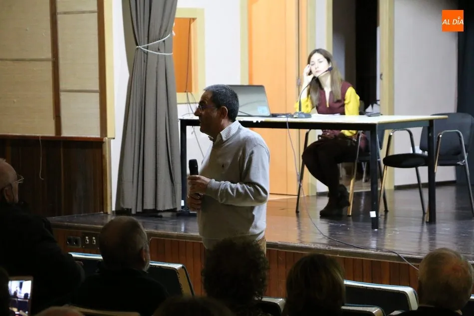 Foto 5 - Brillante charla de la historiadora Nuria Corral en Villarino sobre la historia de La Raya  