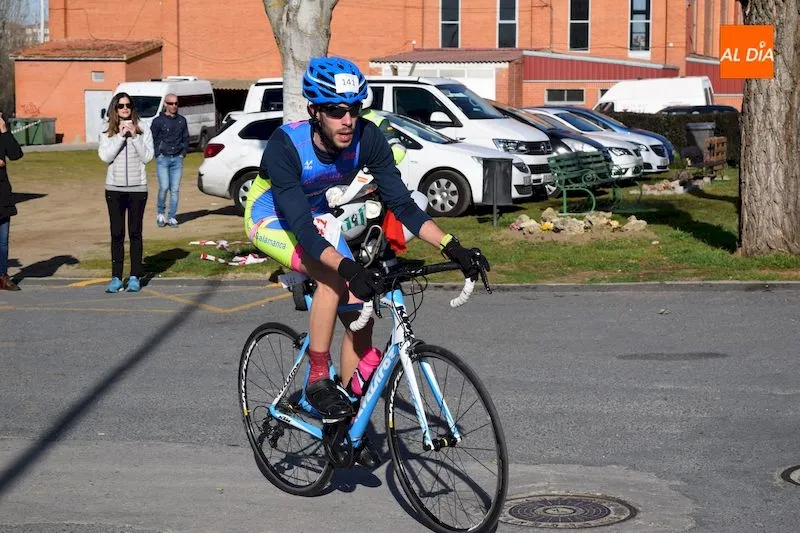Foto 10 - Javier P&eacute;rez y Emma P&eacute;rez vencen en la modalidad Ol&iacute;mpica del Duatl&oacute;n de Alba de Tormes