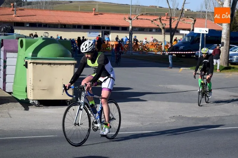 Foto 6 - Javier P&eacute;rez y Emma P&eacute;rez vencen en la modalidad Ol&iacute;mpica del Duatl&oacute;n de Alba de Tormes