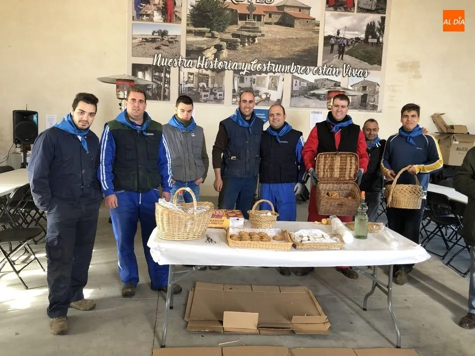 Foto 4 - Los vecinos de Gejo de los Reyes disfrutan de una jornada festiva con la matanza  