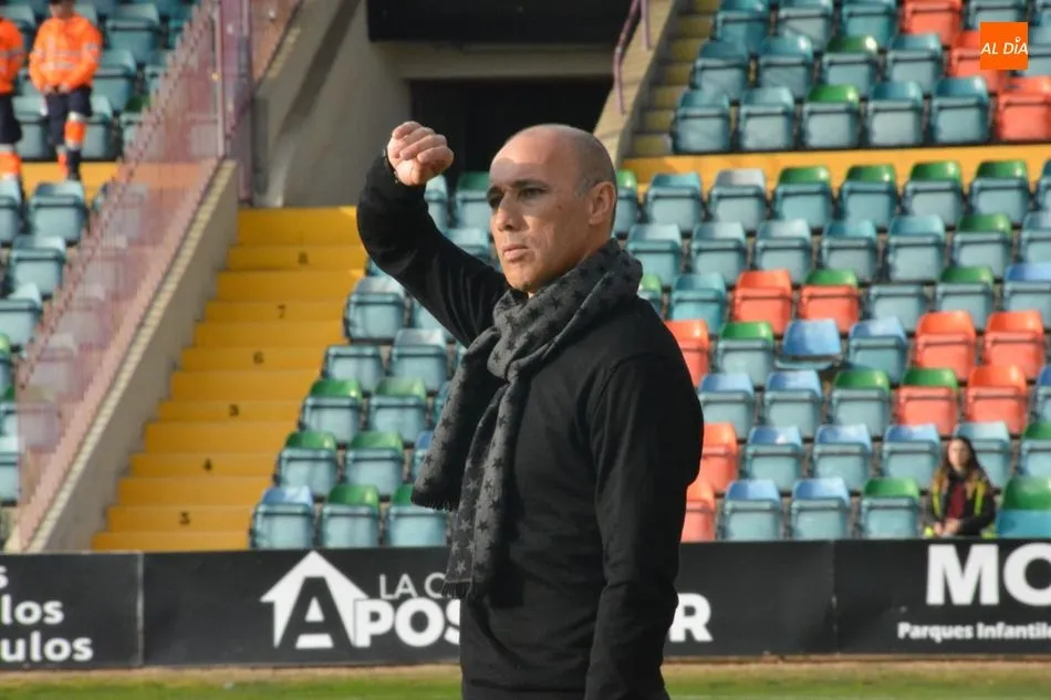 Calderón, en el banquillo / Lydia González