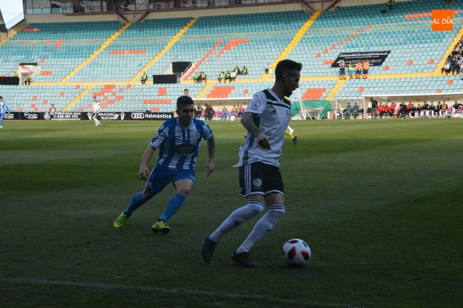 Foto 2 - El Salamanca UDS vuelve a tropezar con la misma piedra y empata ante el Deportivo Fabril (0-0)