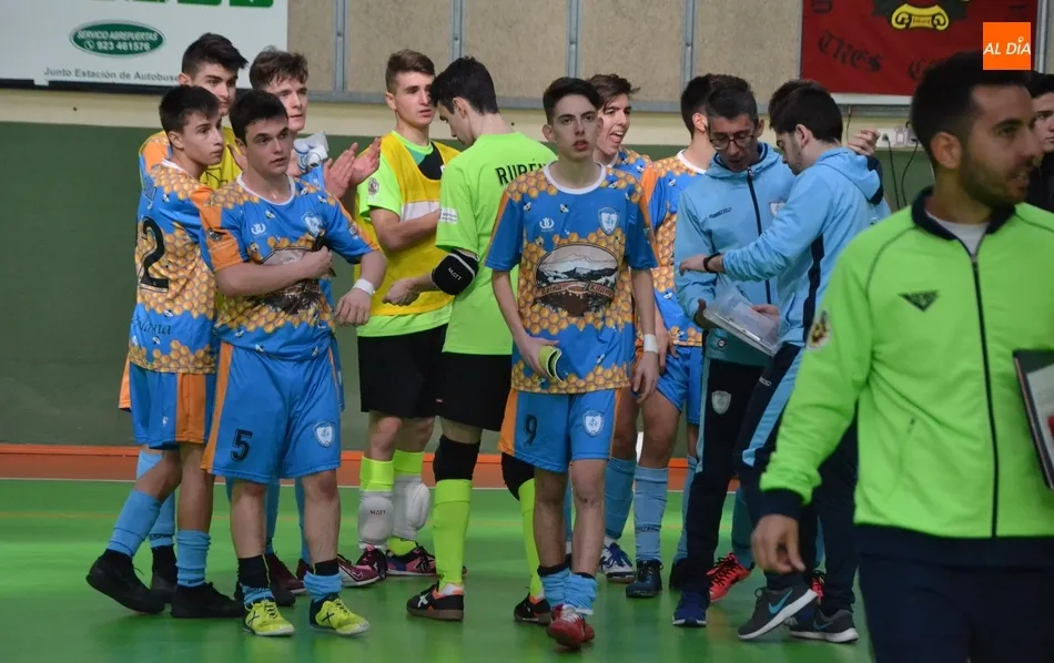 Foto 3 - Exitoso adelanto de los derbys carnavaleros del III Columnas frente al FS Salamanca  