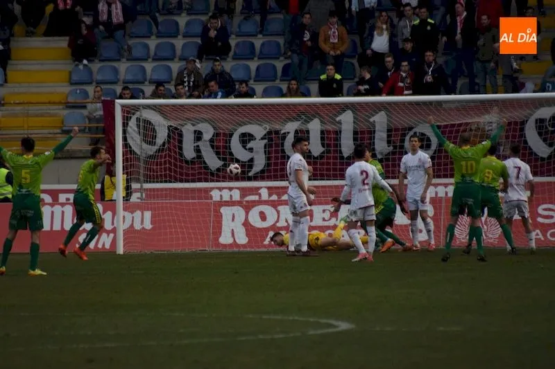 Foto 11 - Admonio rescata un punto para Unionistas en el Reino de Le&oacute;n (1-1)