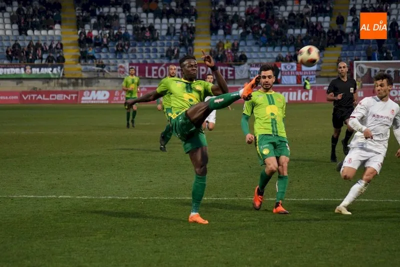 Foto 9 - Admonio rescata un punto para Unionistas en el Reino de Le&oacute;n (1-1)