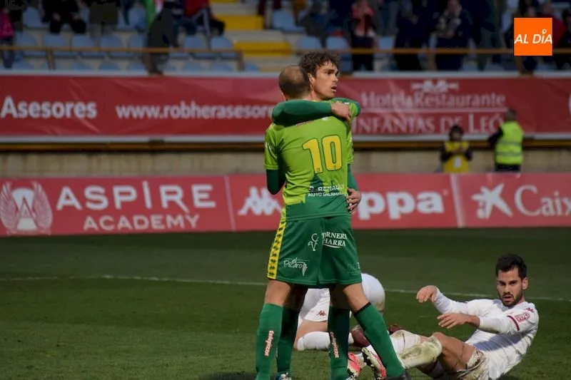 Foto 6 - Admonio rescata un punto para Unionistas en el Reino de Le&oacute;n (1-1)
