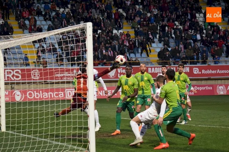 Foto 4 - Admonio rescata un punto para Unionistas en el Reino de Le&oacute;n (1-1)