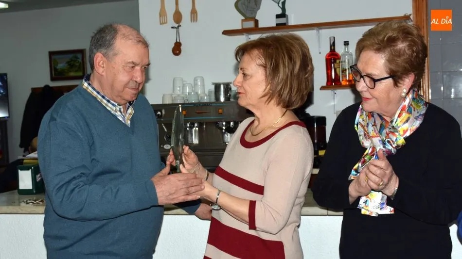 Foto 7 - Ram&oacute;n Nieto y Ju&aacute;n Camb&oacute;n se proclaman campeones de tute en el hogar del jubilado de Lumbrales