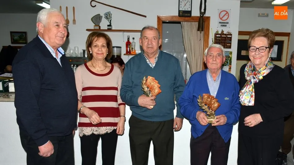 Foto 3 - Ram&oacute;n Nieto y Ju&aacute;n Camb&oacute;n se proclaman campeones de tute en el hogar del jubilado de Lumbrales