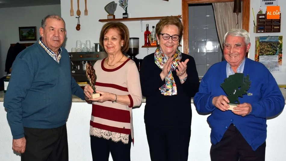 Foto 8 - Ram&oacute;n Nieto y Ju&aacute;n Camb&oacute;n se proclaman campeones de tute en el hogar del jubilado de Lumbrales