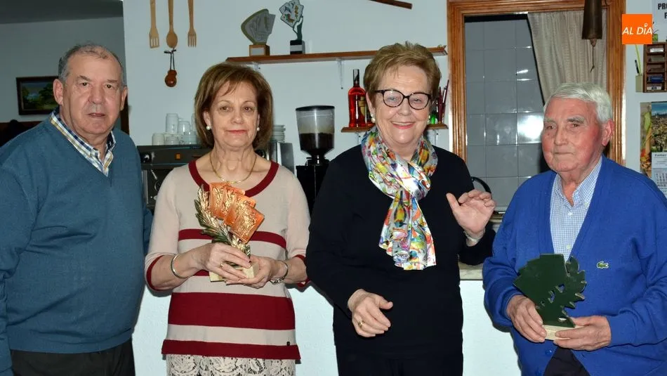 Foto 9 - Ram&oacute;n Nieto y Ju&aacute;n Camb&oacute;n se proclaman campeones de tute en el hogar del jubilado de Lumbrales