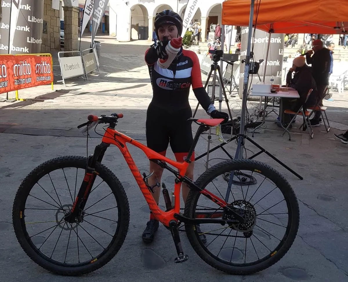 Foto 2 - Ainhoa S&aacute;nchez Casta&ntilde;o queda 2&ordf; en la V BTT Jud&iacute;a de Casar de Palomero  