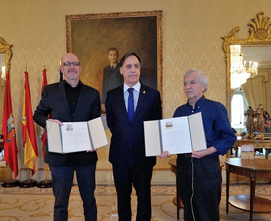Foto 2 - Servando Cano y &Aacute;ngel Aguado reciben el&nbsp;Premio de Salamanca de Poes&iacute;a y Novela  