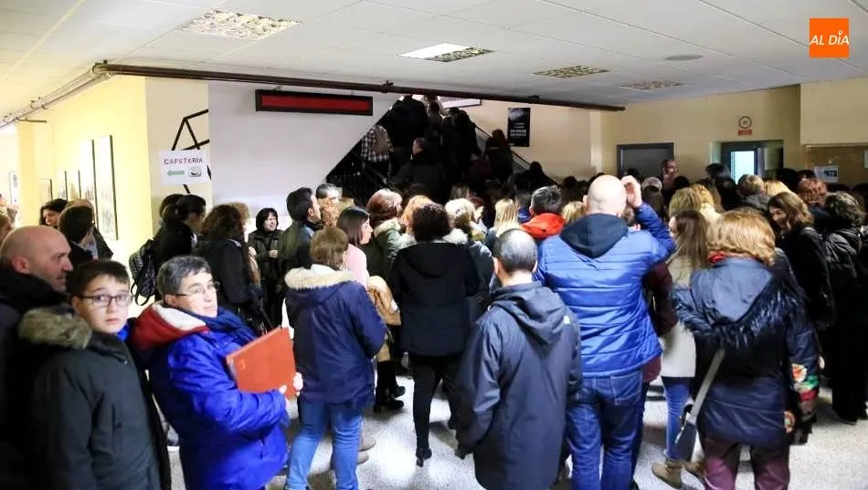 Aspirantes a la oposición de personal de servicios, en el examen de Salamanca