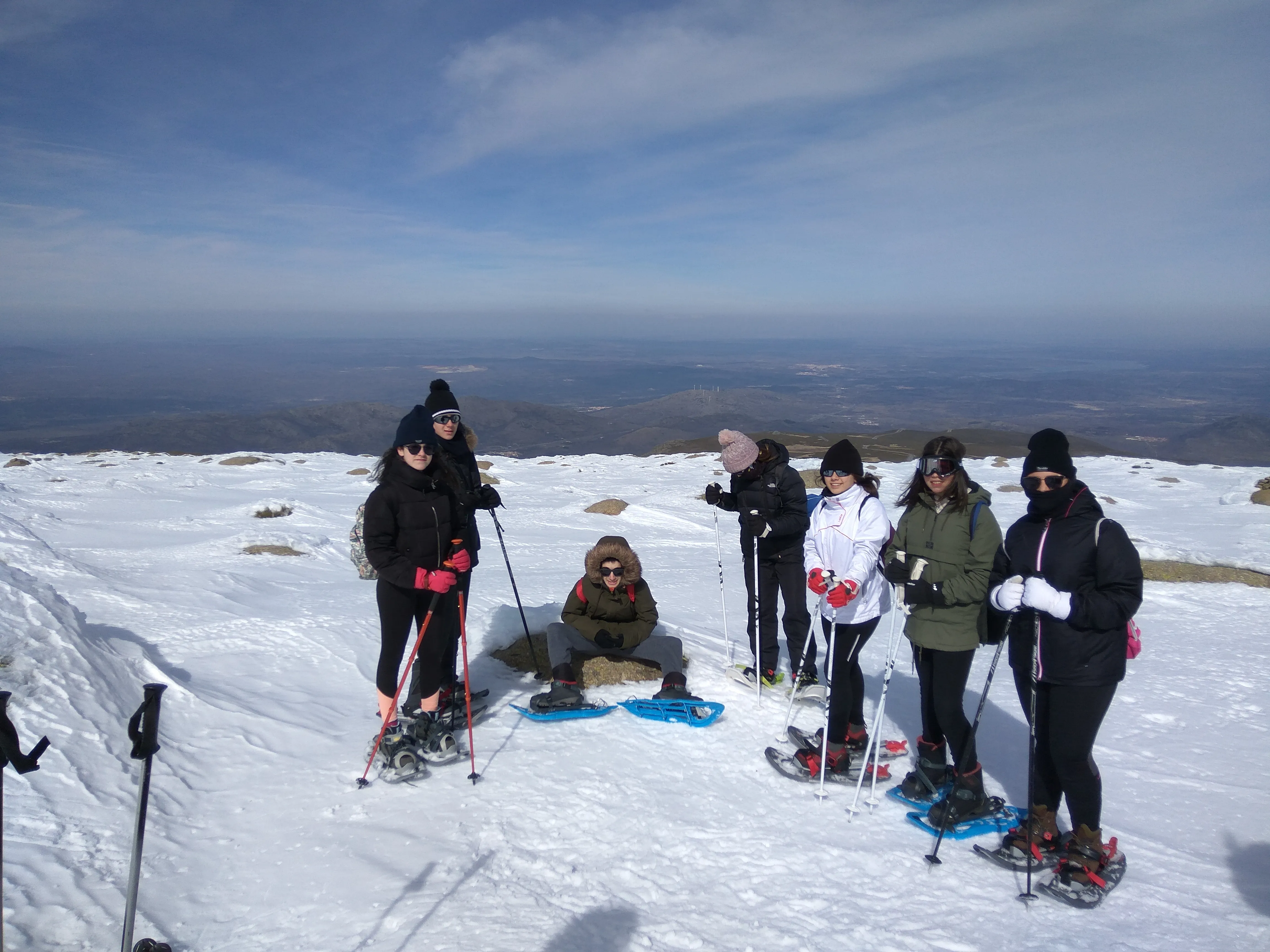 Una quincena de jóvenes disfruta de la nieve de la mano del Espacio i  