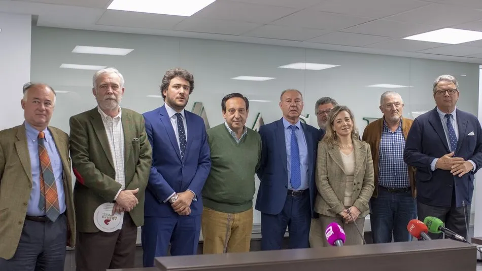 Pedro Barato, en el centro, será el encargado de dirigir los primeros pasos de la Alianza Rural